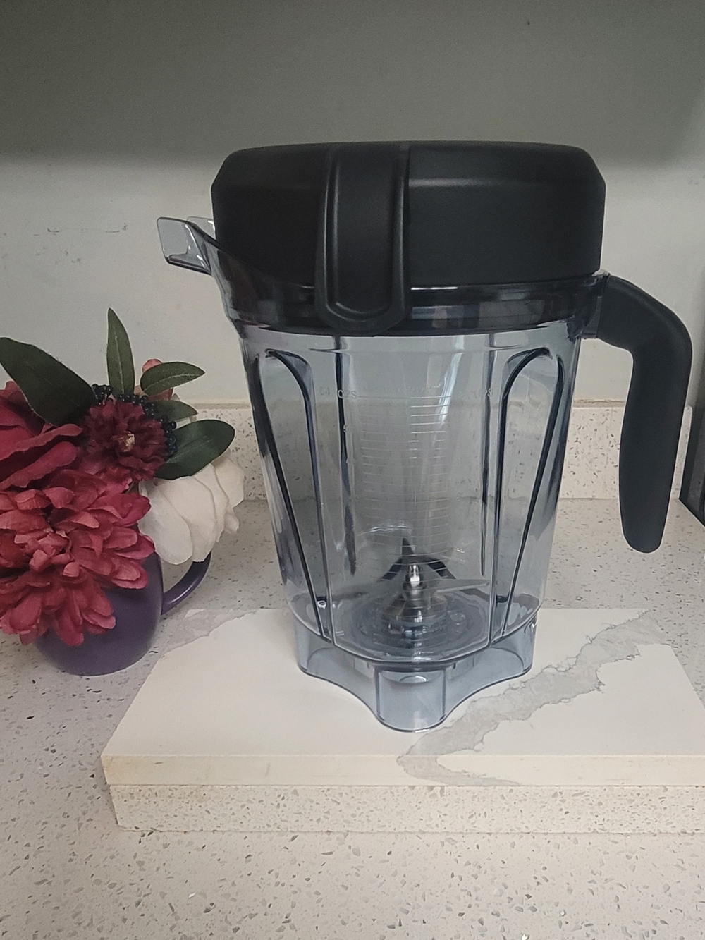 Replacement Clear Blender Pitcher with Black Lid and Handle